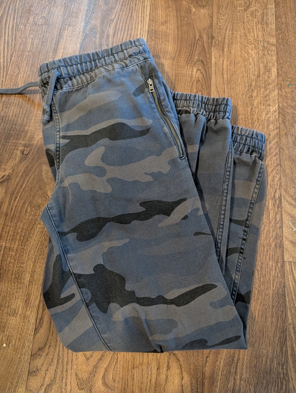 Tna Aritzia Camo Cargo Jogger Pants, Size Small Brown/Gray Zipper Elastic Waist